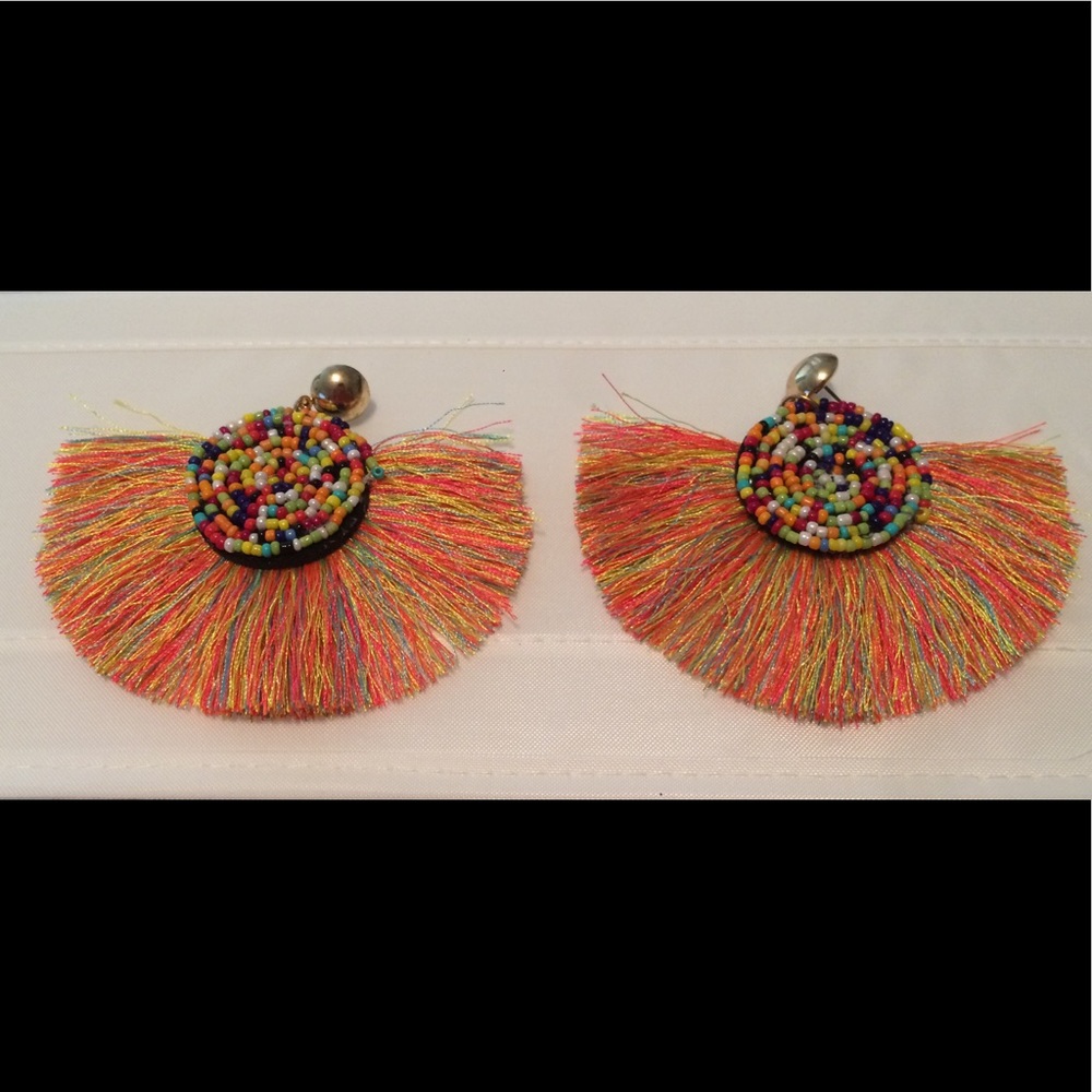 Trending tassels earrings. 👌🏖. Amazing